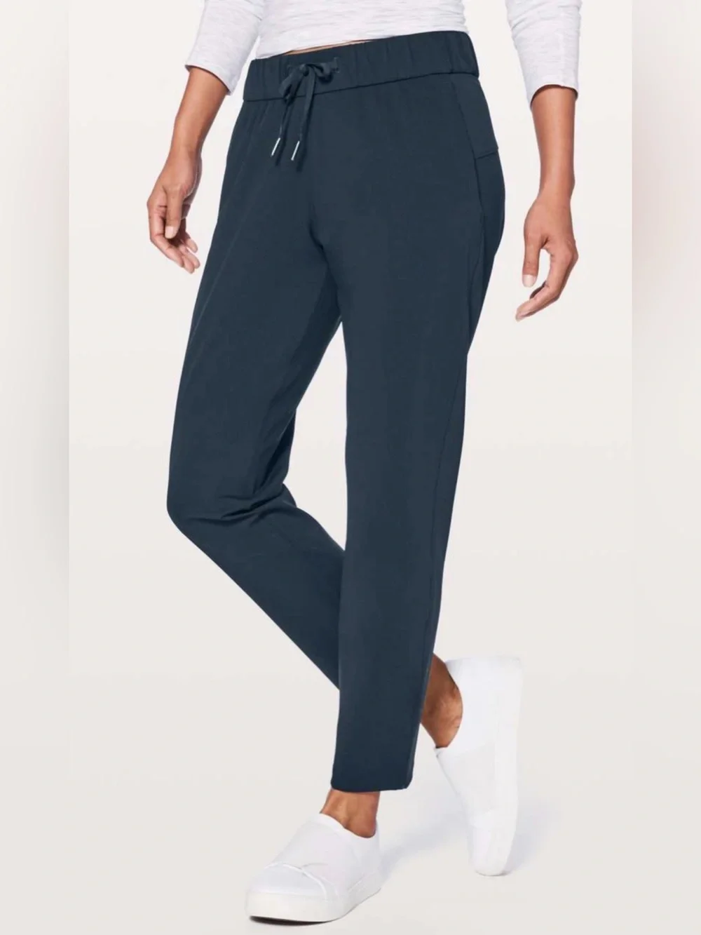Lululemon On The Fly Pant 7/8 Black Women’s Size 2 Luxtreme Stretch Travel EUC